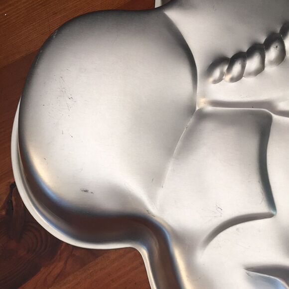 Wilton Vintage Mickey Mouse Band Cake Pan 515-302 - Picture 4 of 10